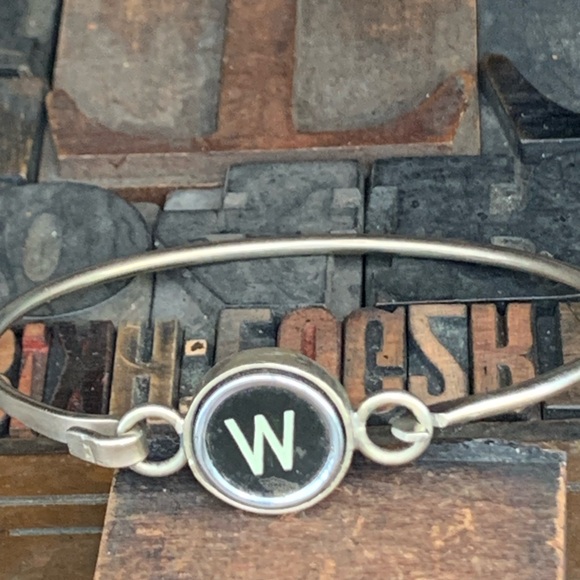 Off white I typewriter key bracelet - Picture 3 of 5